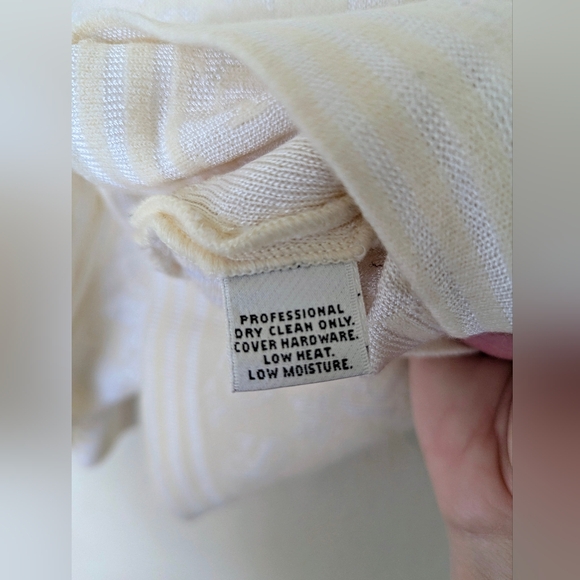 St. John Sport Zip Cardigan - Picture 4 of 7